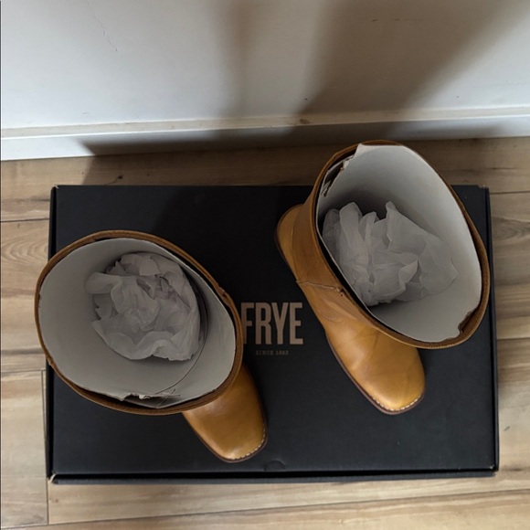 New FRYE Campus Boot 14L in Banana size 8.5 - Picture 3 of 5